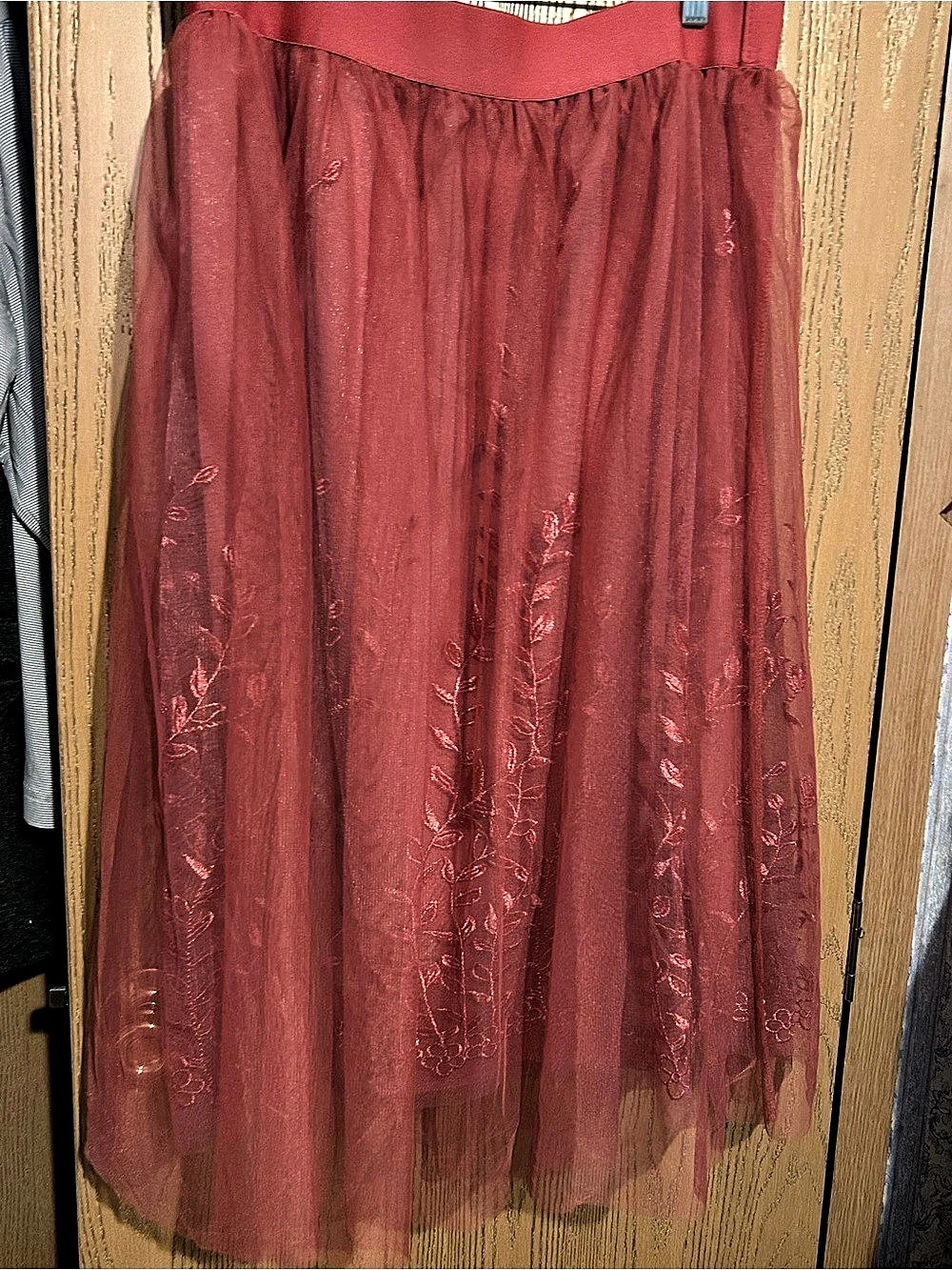 Murallee Floral Embroidered Maxi Skirt in Red XL Like New